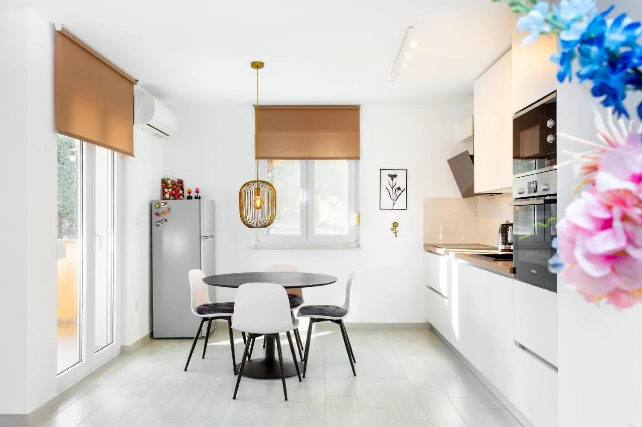 Dutch Tulip Apartment Medulin